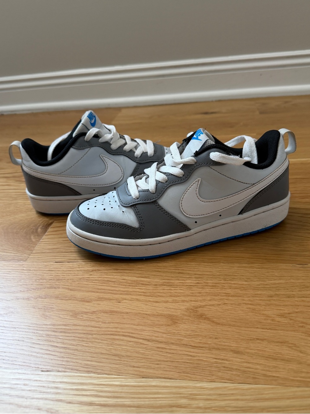 Nike Kids Gray, White & Blue Low-Top Sneakers